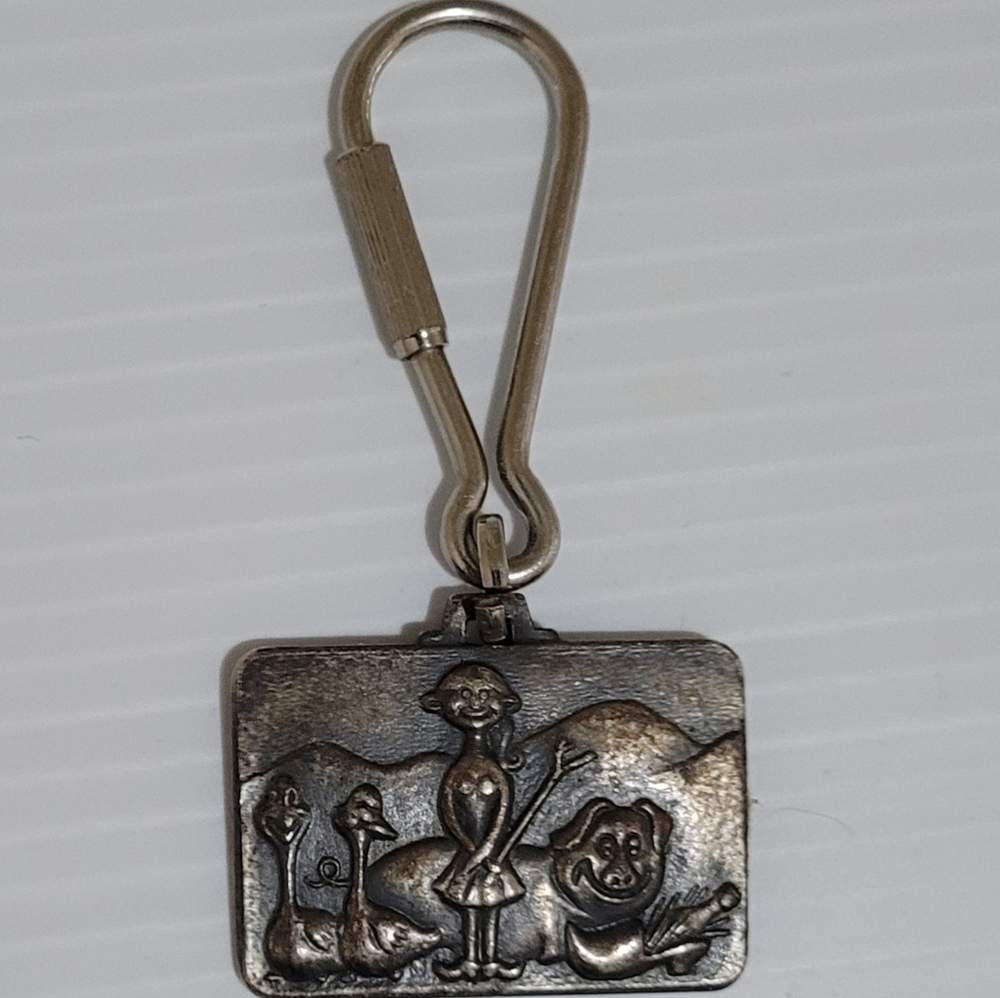 Vintage D’Chez Eux Paris Restaurant Souvenir Pendant Art Keychain Rare, Travel.